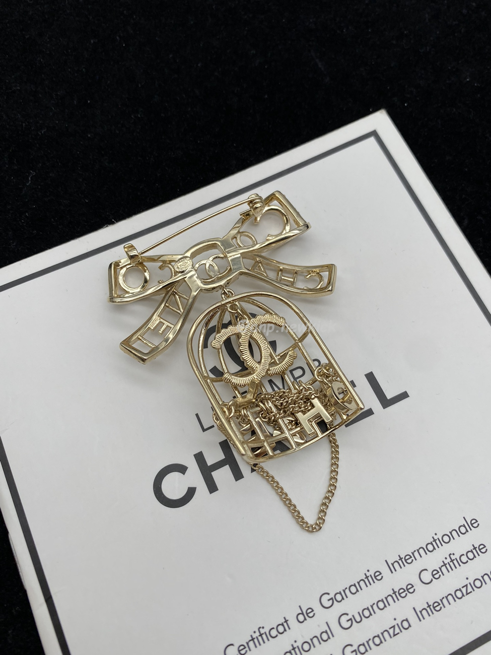 Chanel Glass Pearl Cc Gold Brooch (22) - www.newkick.vip